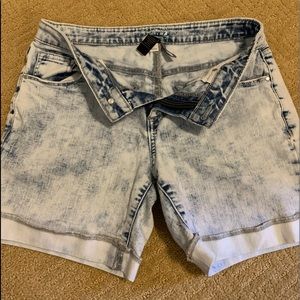 EUC APT9 Light Acid Washed Denim Cuffed Shorts